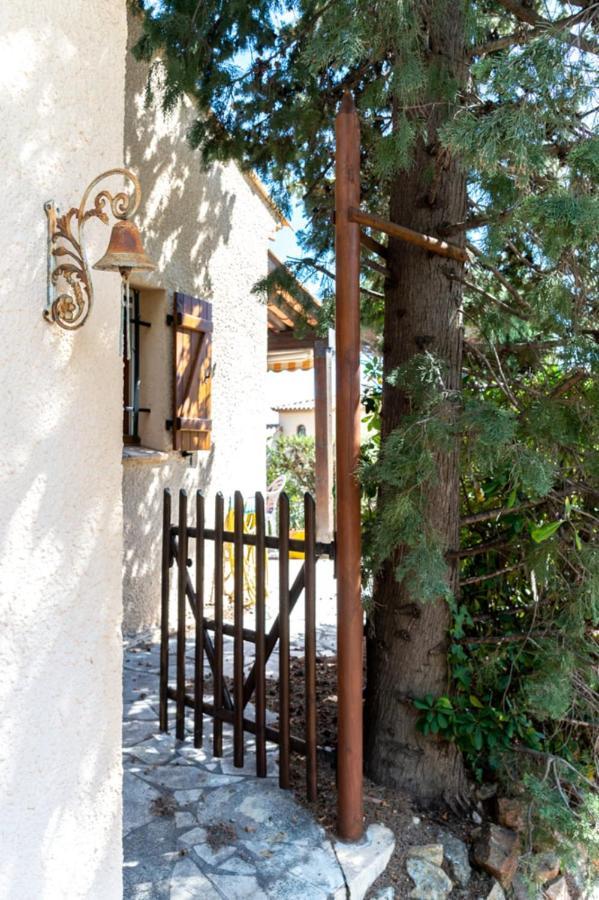 생트막시메 Cosy Studio Just A Stone'S Throw From The Beach 아파트 외부 사진